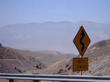 Ce passage n'est ouvert que l't - Nous descendons vers Panamint Valley - Nous apercevons la Sierra Nevada